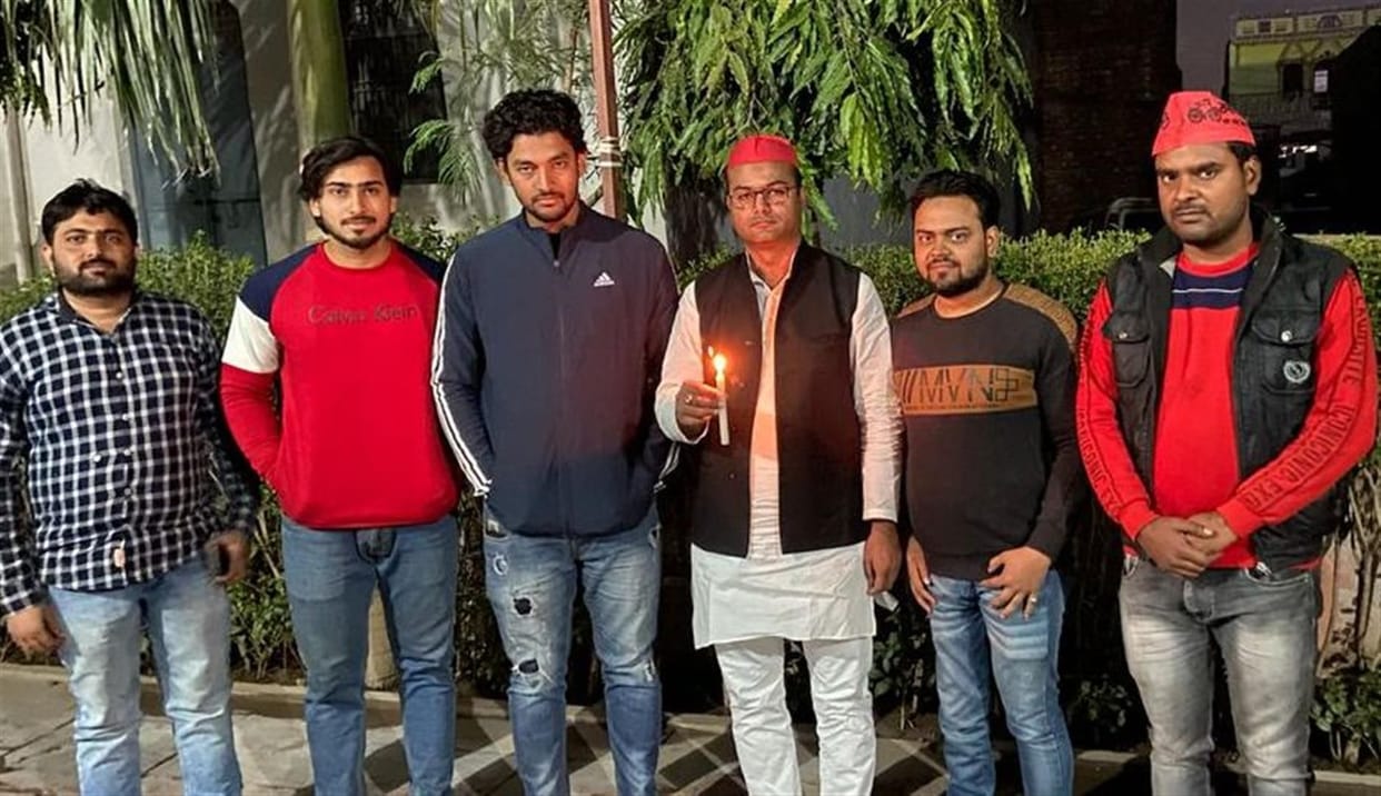 Hathras: Samaai celebrated the memory day of Hathras's daughter, lit a lamp