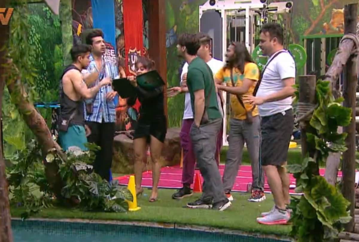 bigg boss 15 devoleena bhattacharjee disqualified umar riaz from price money task know details