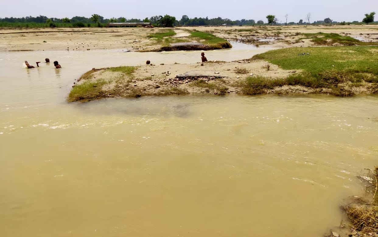 The condition of roads and bridges ruined by rain is bad