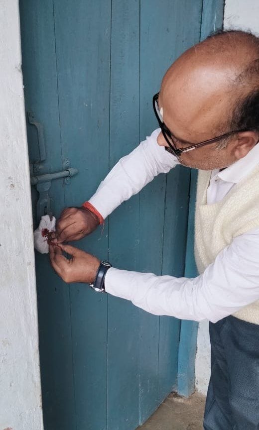Secretary absconding after selling fertilizer worth three lakhs, committee sealed