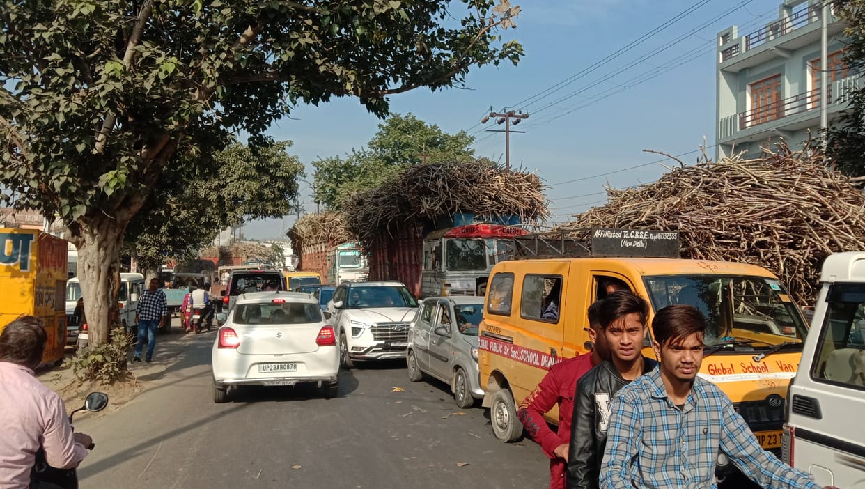 Bypass road in Mandi Dhanaura was jammed throughout the day