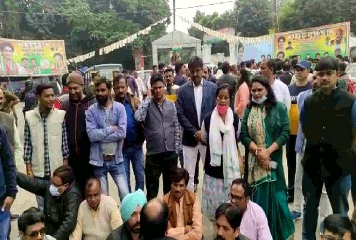 ajay mishra teni congress workers Police stopped Congressmen going to Raj Bhavan in Lucknow