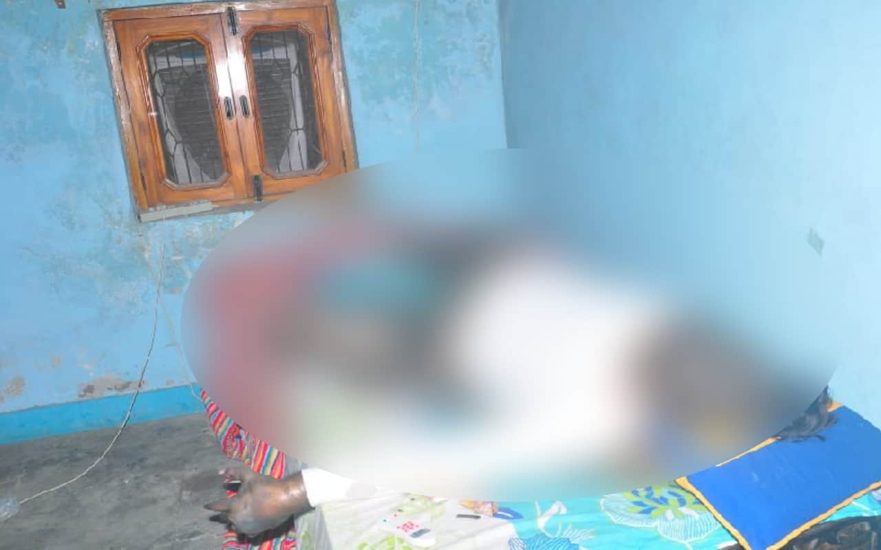 Meerut Crime News: Mother was cried after seeing of dead body of son in a room and see photos