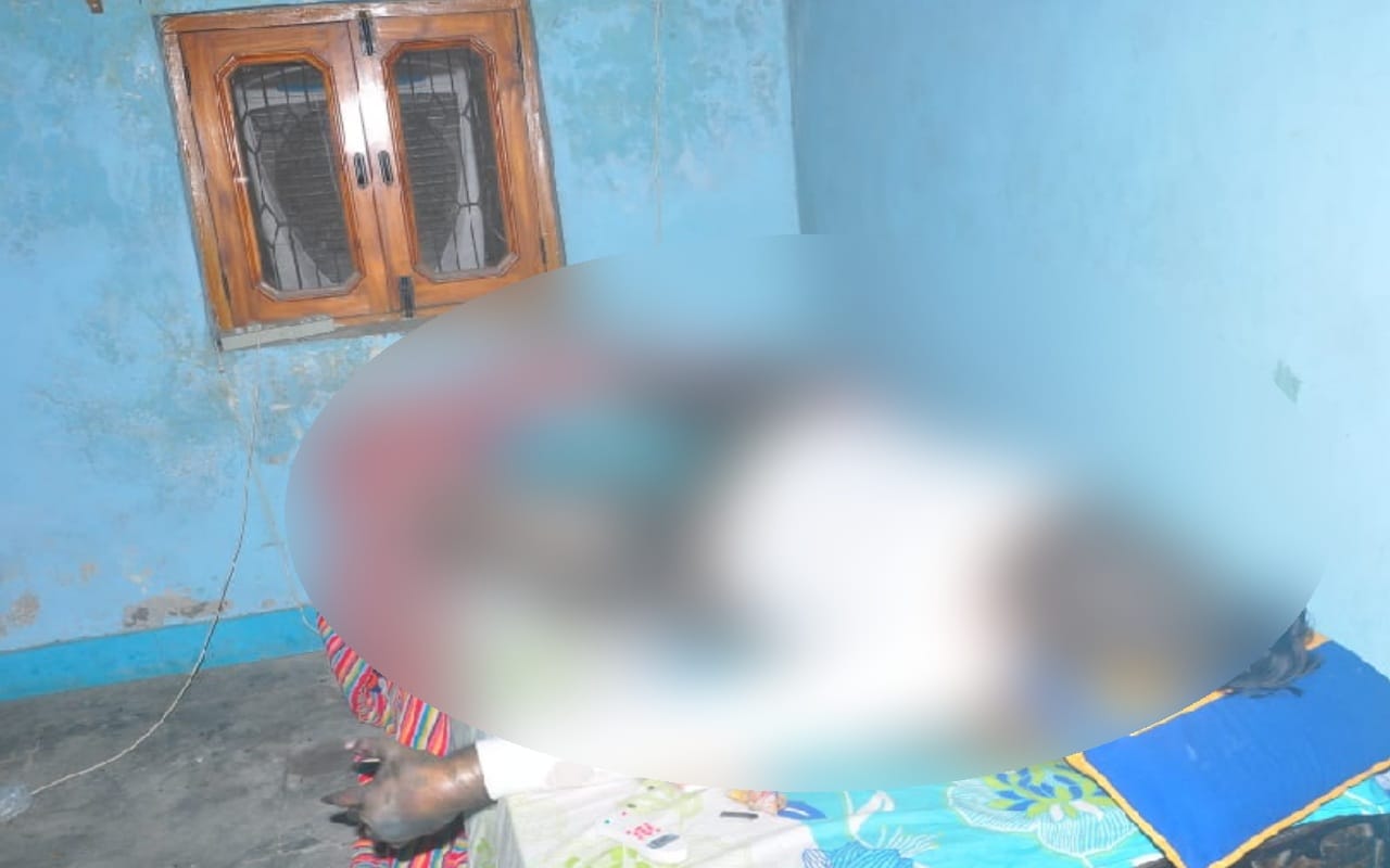 Meerut Crime News: Mother was cried after seeing of dead body of son in a room and see photos