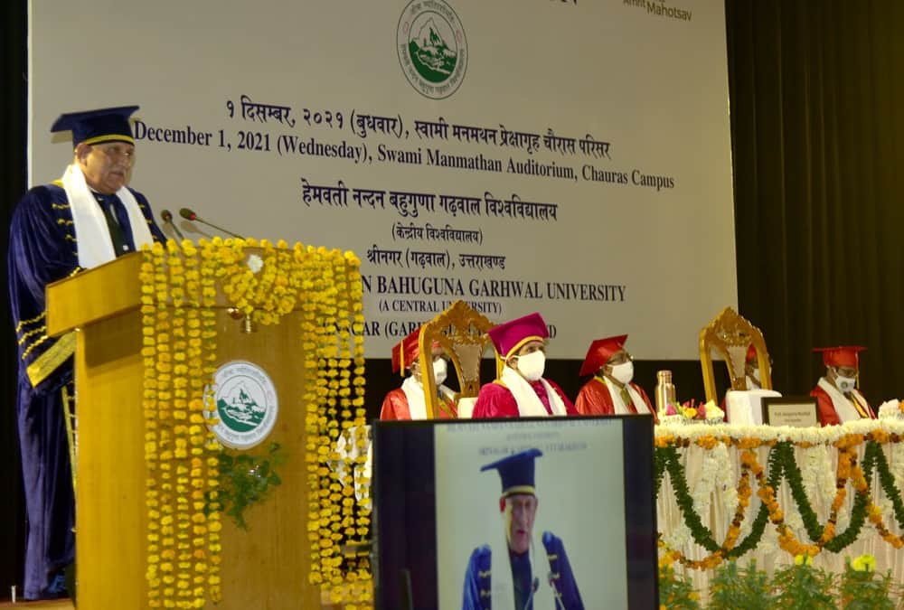 HNB Garhwal Central University Convocation 2021: Cds Bipin Rawat Gives Degree and Gold Medal to students Photos