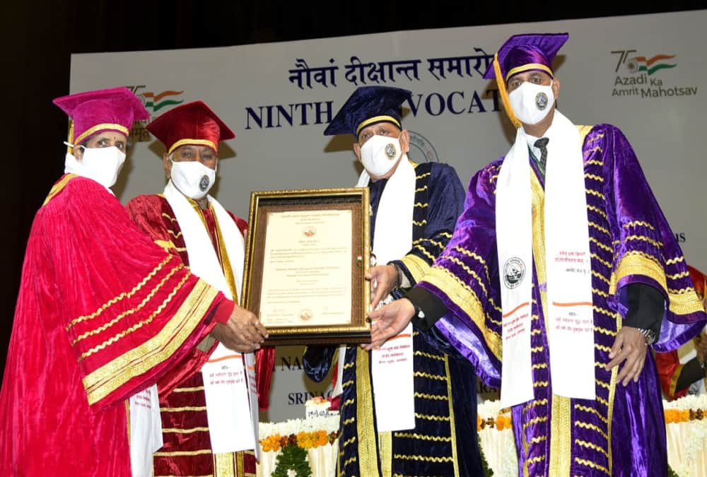 HNB Garhwal Central University Convocation 2021: Cds Bipin Rawat Gives Degree and Gold Medal to students Photos