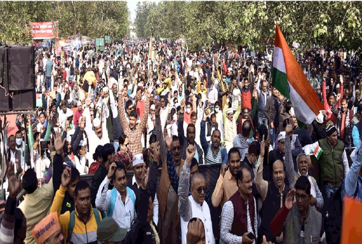 Employees and teacher leaders attacked on state government