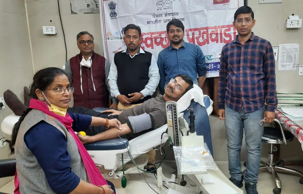 The officials of the postal department reached the blood bank and donated blood