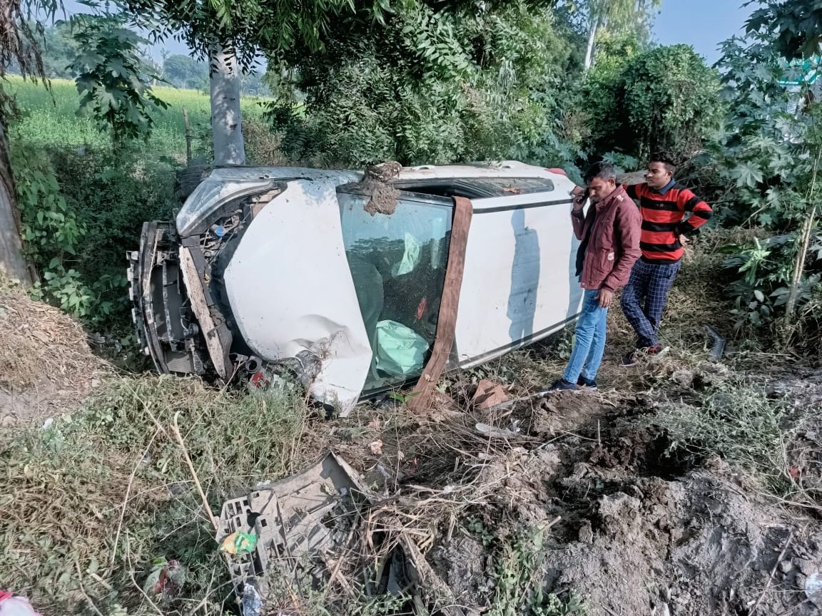 The car fell into a ditch on the side of the road due to uncontrolled