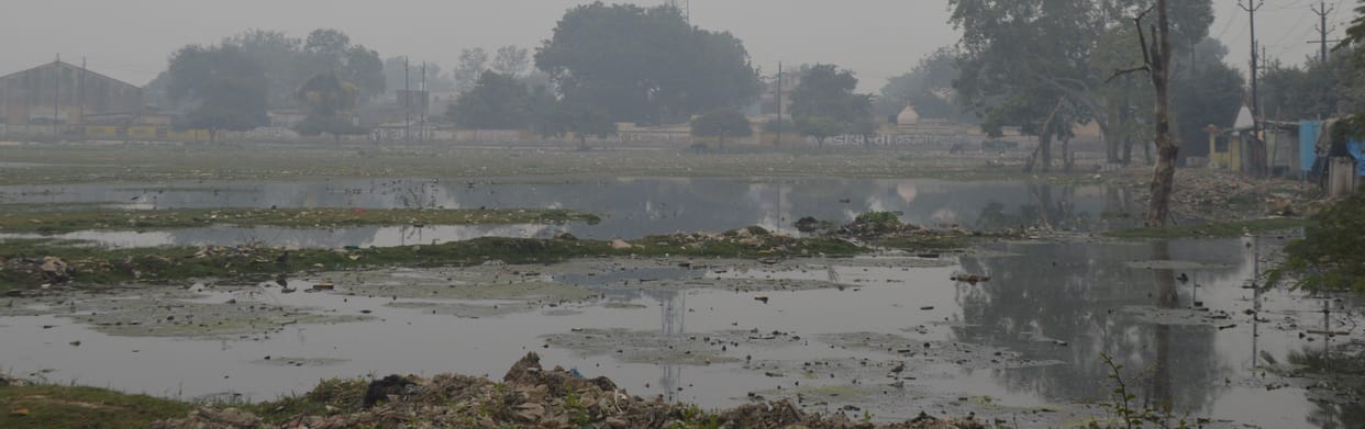 Hathras: Waterlogging in Gijrauli, dilapidated roads cause trouble