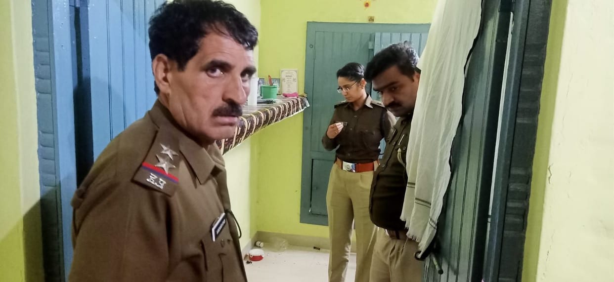 The security personnel killed the wife by shooting three bullets in the village Tajpur