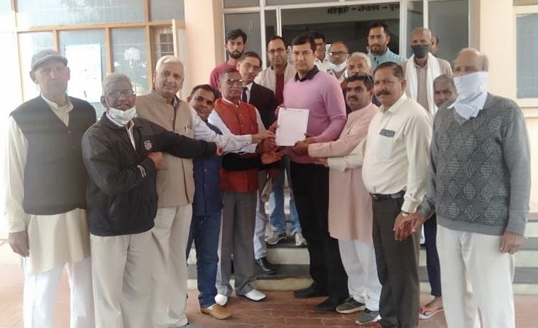 Demand to fix creamy layer for backward classes on the lines of center