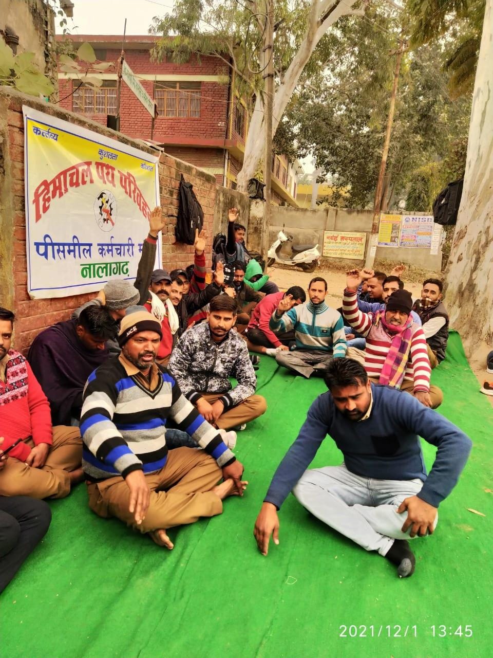 Health employees of makeshift hospital demand for incentives in Solan