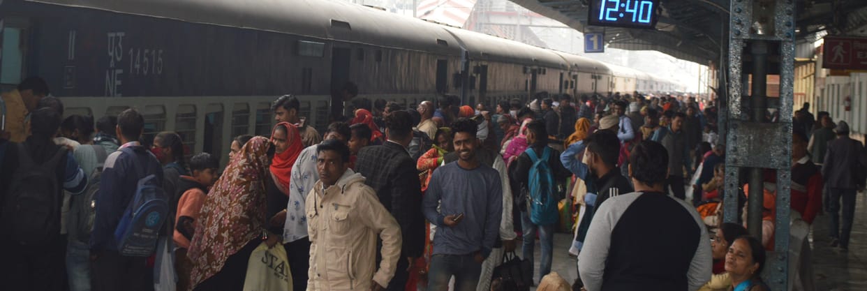Hathras: Crowd gathered in buses and trains in Sahalag, both pairs of trains came