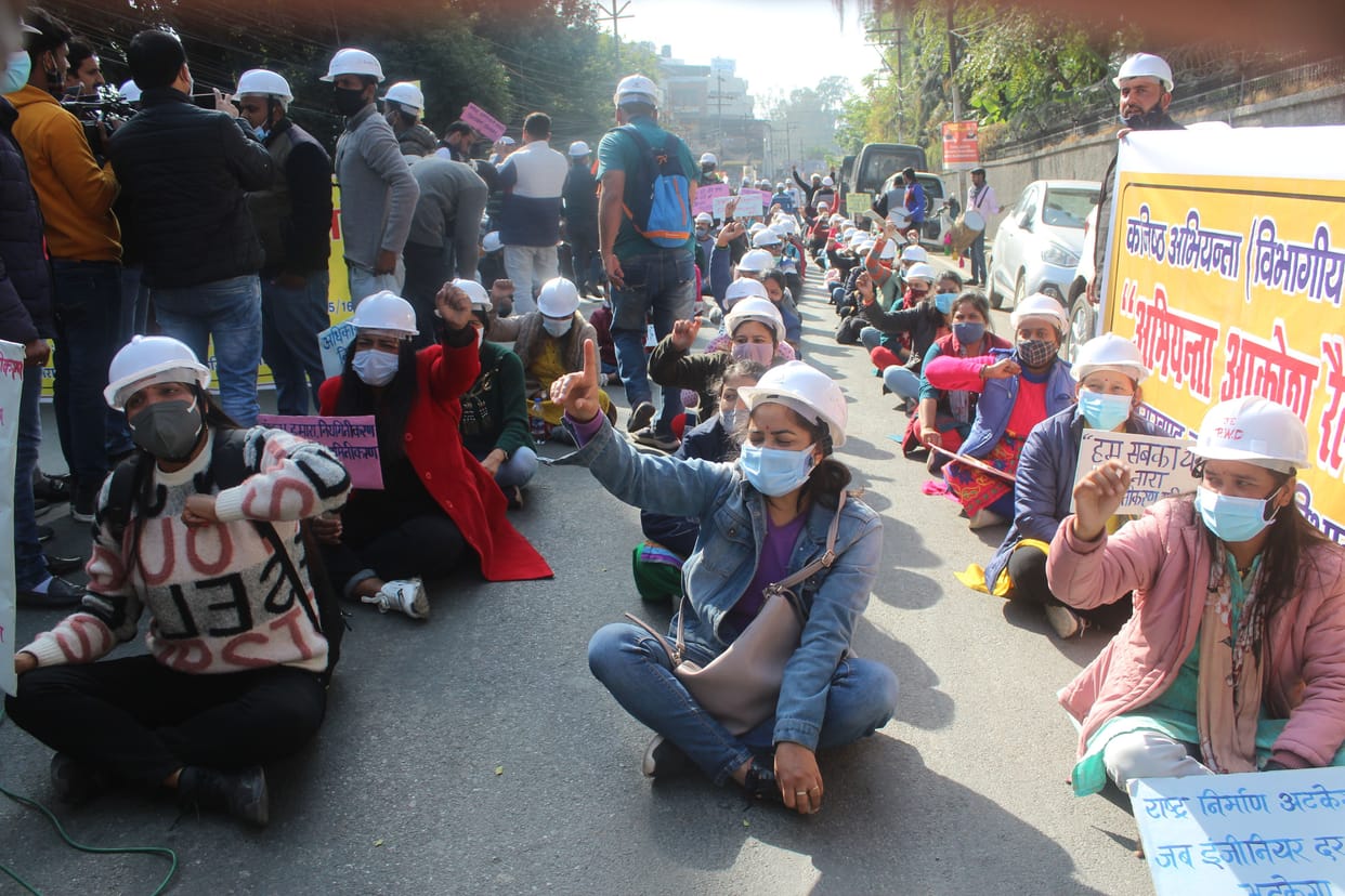 Engineers took out an outcry rally and traveled to the Secretariat