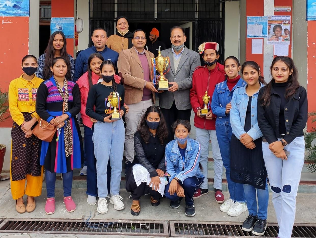 Ishu of Sujanpur first in the speech competition of district level youth festival