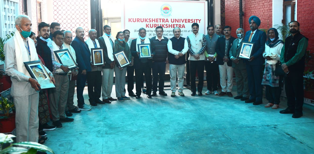 Seven non-teaching employees of KU retired, university administration gave farewell party