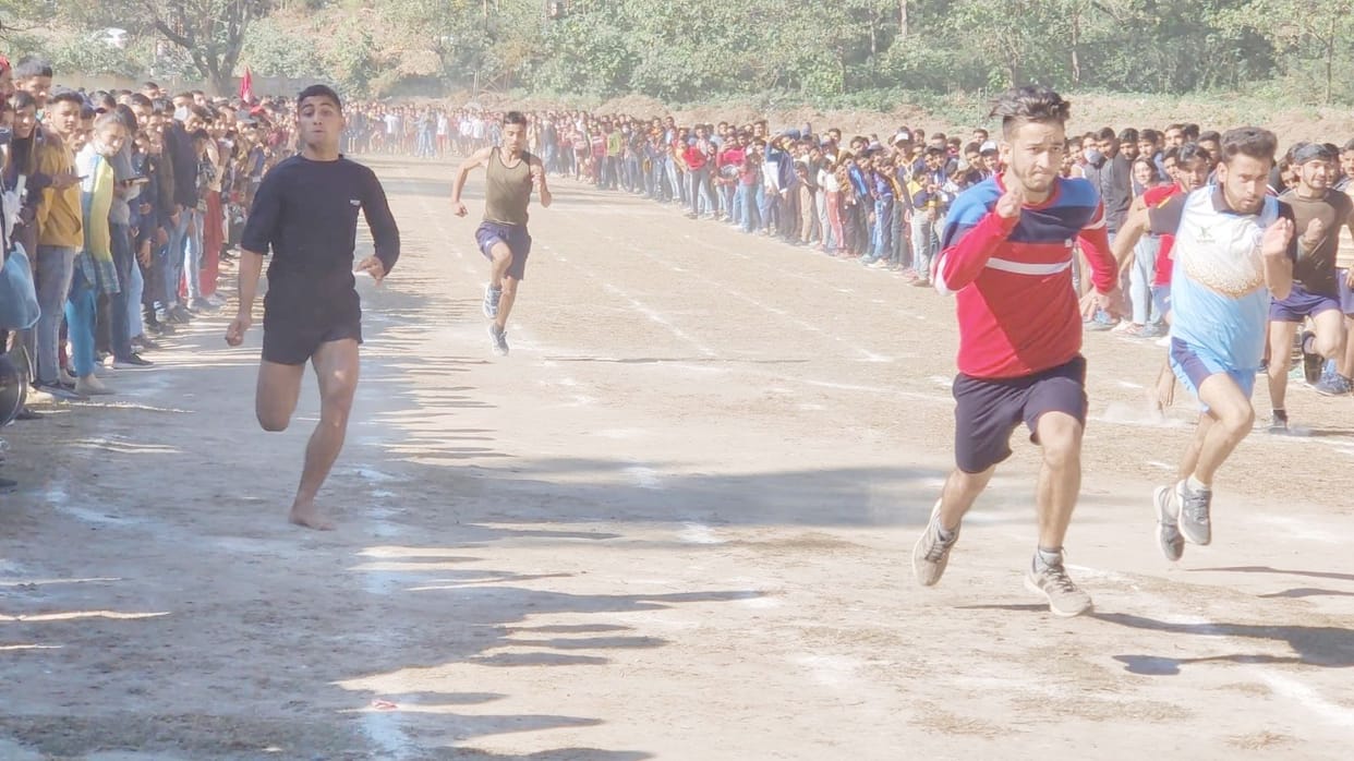 Rahul beats everyone in fifteen hundred meters race