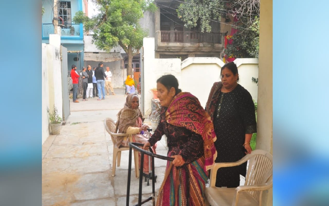 scrap Trader died in suspicious circumstances in meerut, dead body was rotting in a closed house for fifteen days
