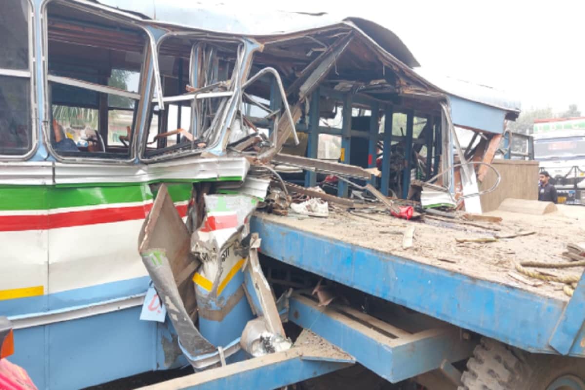 UP News: Two people has died and 20 injured in bus tractor accident before marriage in Muzaffarnagar