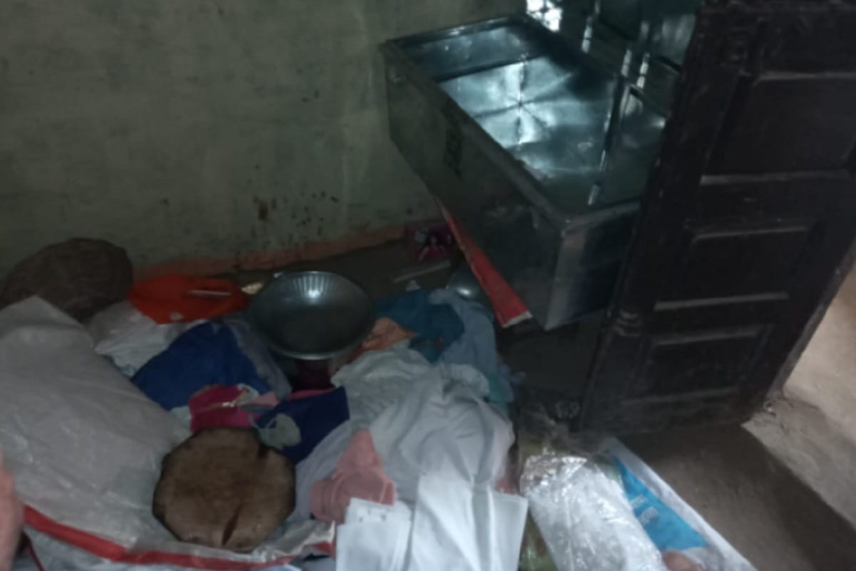Meerut News: Crooks have robbed two houses in Gyanpur village of Bhavanpur