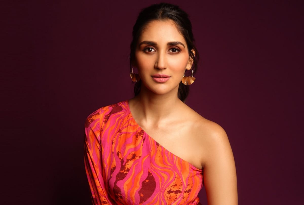 Kabir Singh Actress Nikita Dutta shares incident of phone snatching with her in Bandra writes an awareness notes