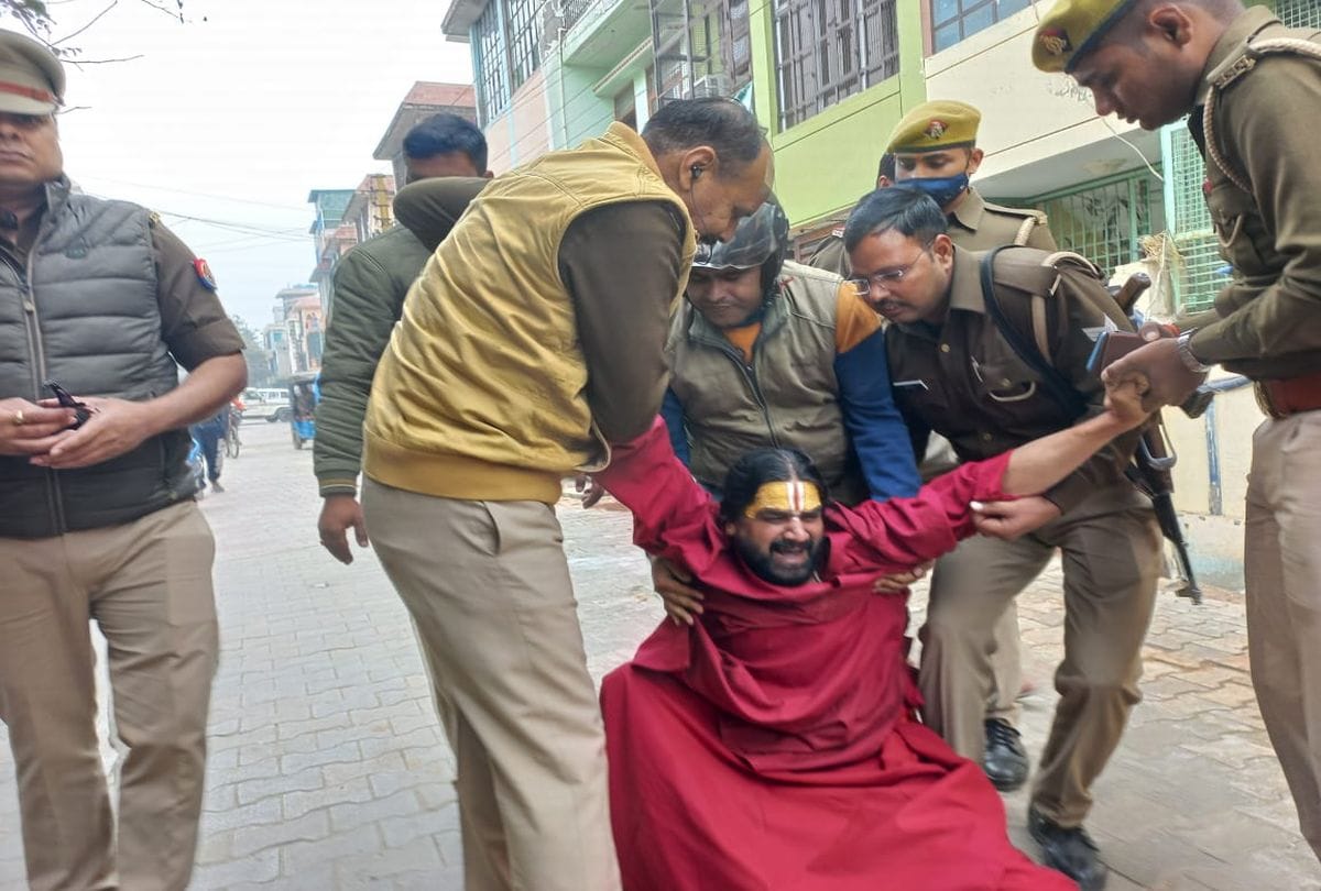 Serious Allegations Against Dev Murari Bapu Fir Filed Of Molestation Police Arrests Saint