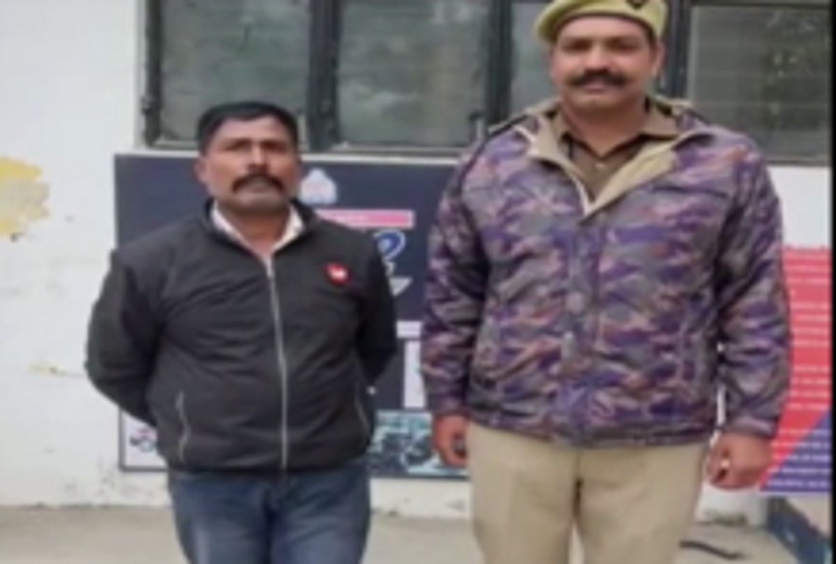 Shikshamitra arrested for molesting third student in rampur