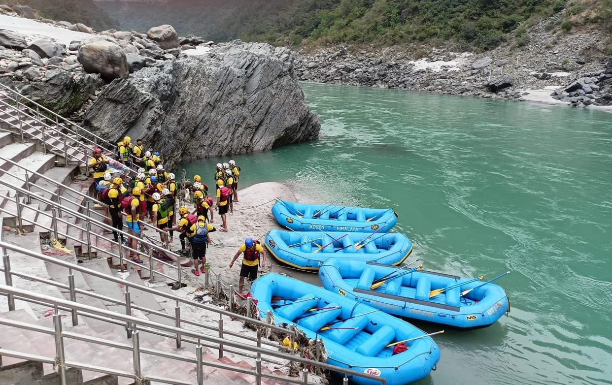 Young girls are learning the tricks of river rafting
