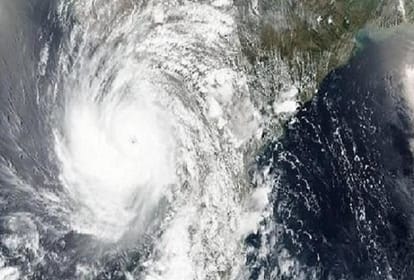 Cyclone Mocha: आज उग्र रूप ले सकता है चक्रवात मोचा, 100 किमी प्रति घंटा की रफ्तार से हवा चलने की संभावना Cyclone Mocha Live Updates depression in Bay of Bengal intensify into cyclone today