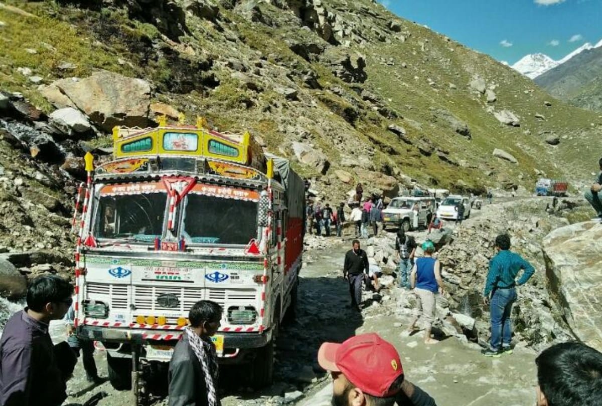 The country's third highest double lane road will be built for China border