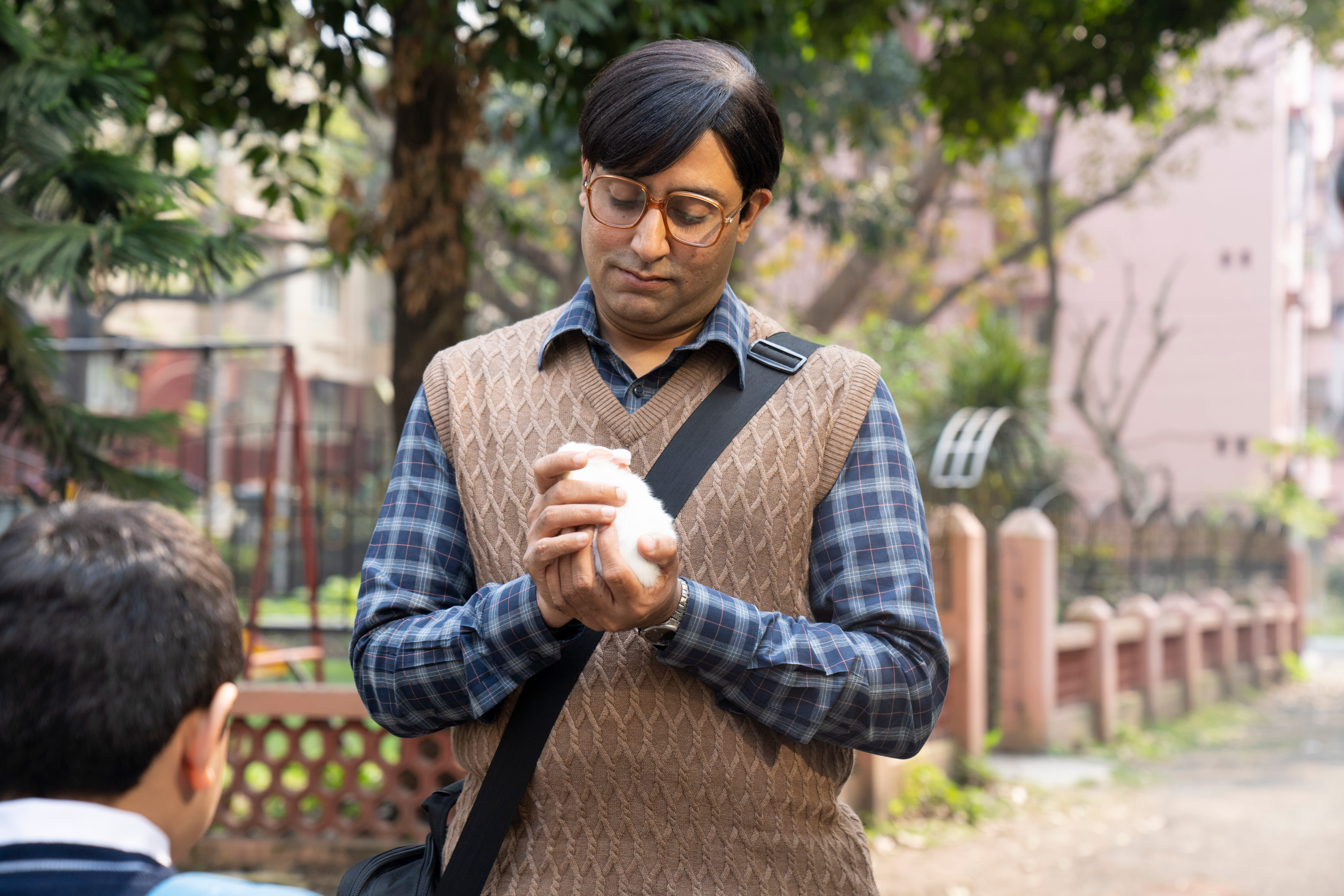 Abhishek Bachchan speaks to Pankaj Shukla on his film bob Biswas guru and importance of looks