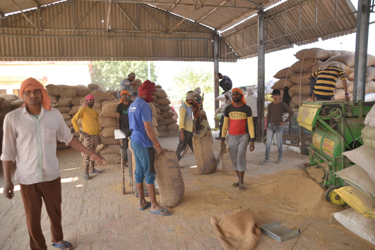 Farmers have to pay gunny bags to sell paddy, extra burden