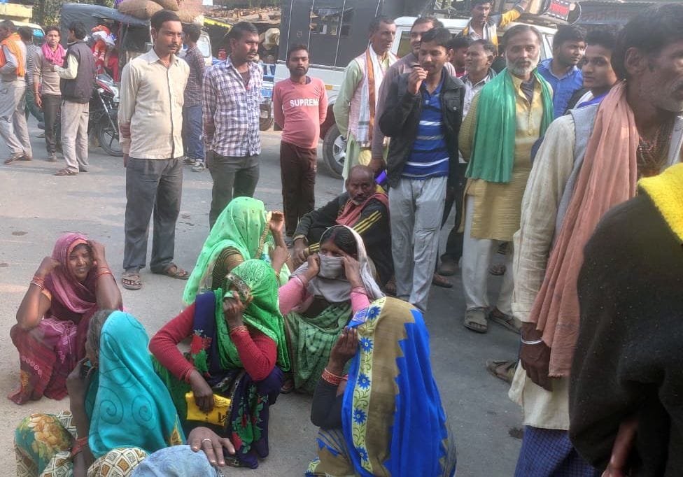 Farmers jammed the highway due to non-availability of fertilizers