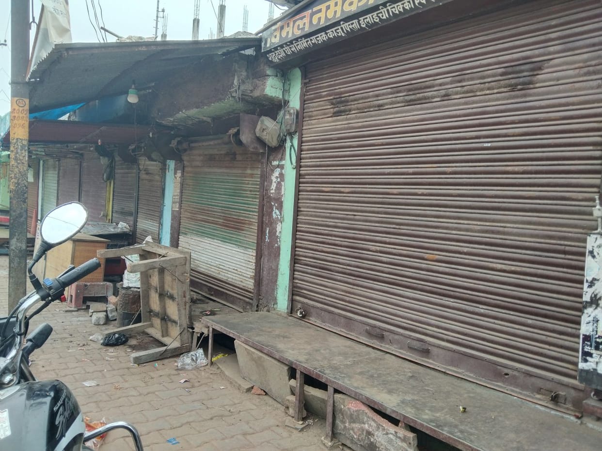 Shopkeeper shot near bus stand