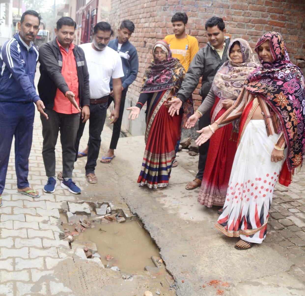 Municipal officers sitting blindly on the problem of ten thousand people