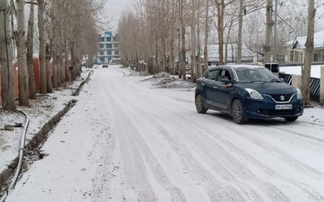 Snowfall on the mountains increased the cold:  Meerut  AQI crossed three hundred, chance of rain in next days