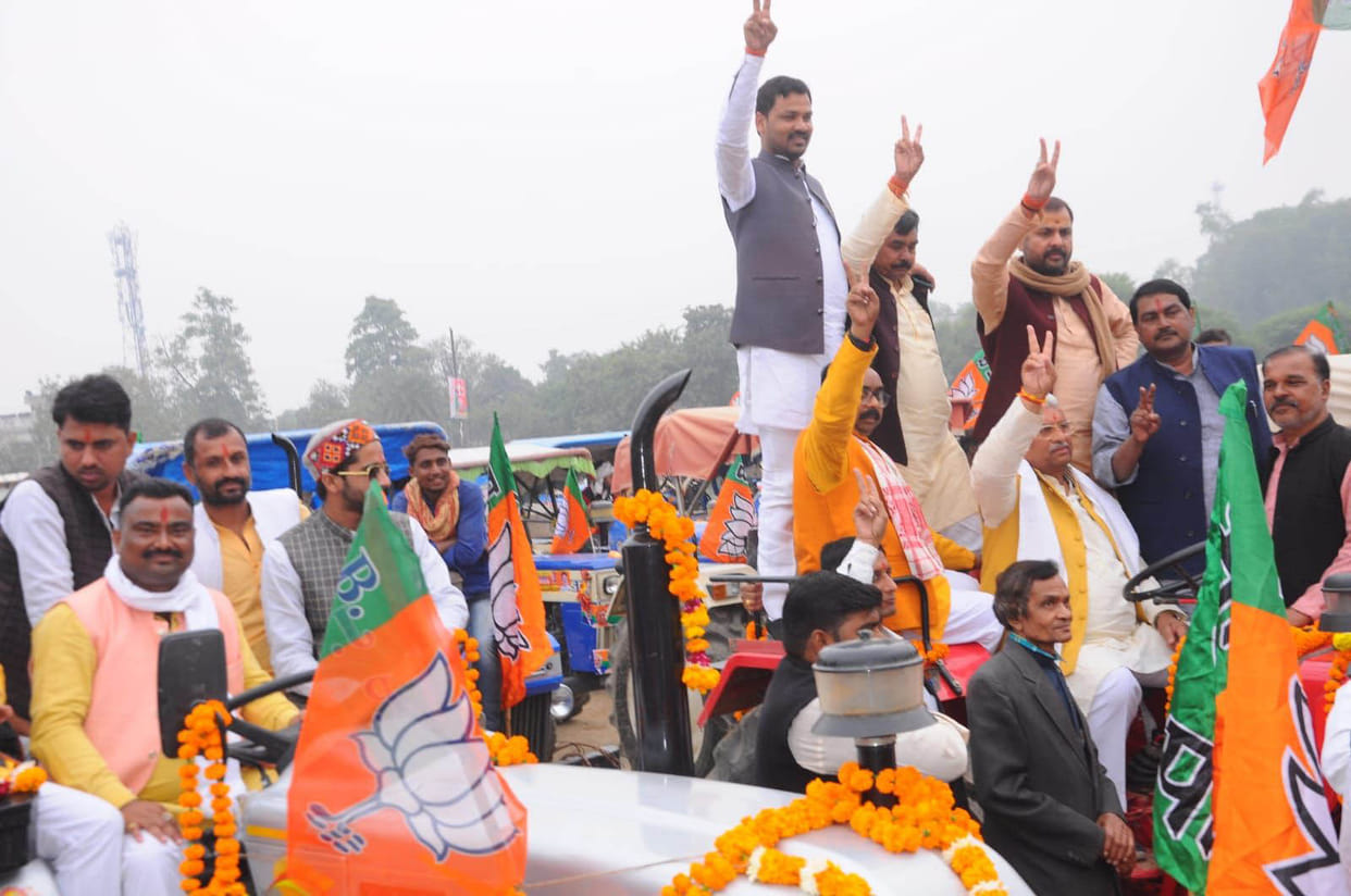 BJP leaders out on tractor, claim to win 400 seats