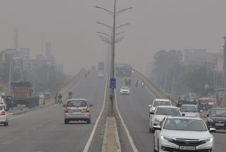 Due to snowfall in hills weather in Chandigarh also changed 
