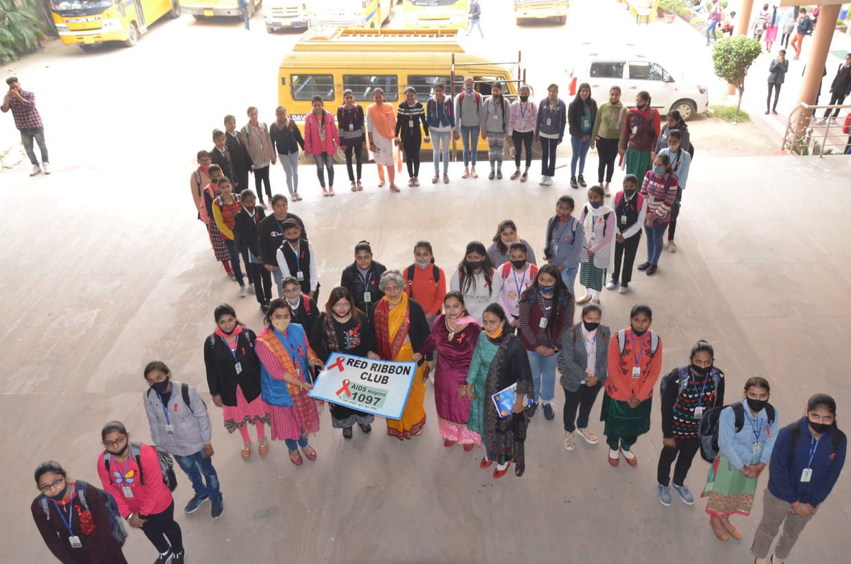 Message of prevention of AIDS by making human chain, Yamunanagar