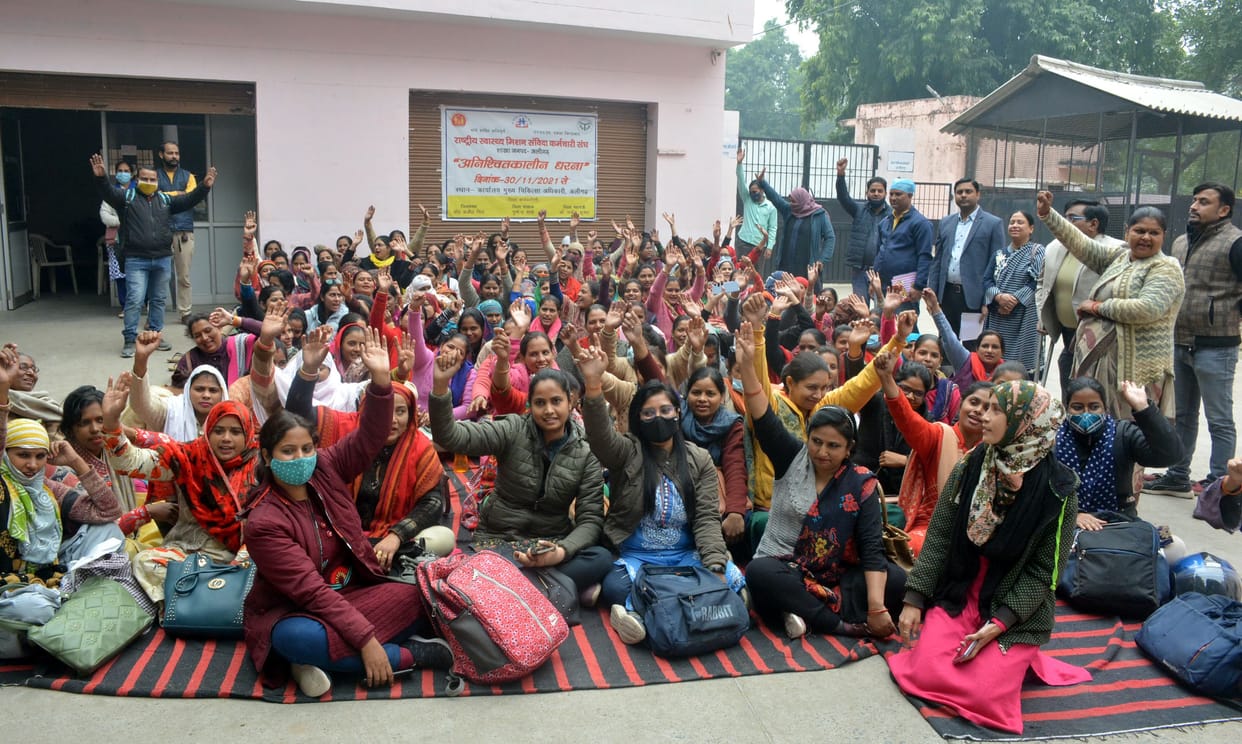 Nagla Masani PHC got locked due to strike of contractual workers