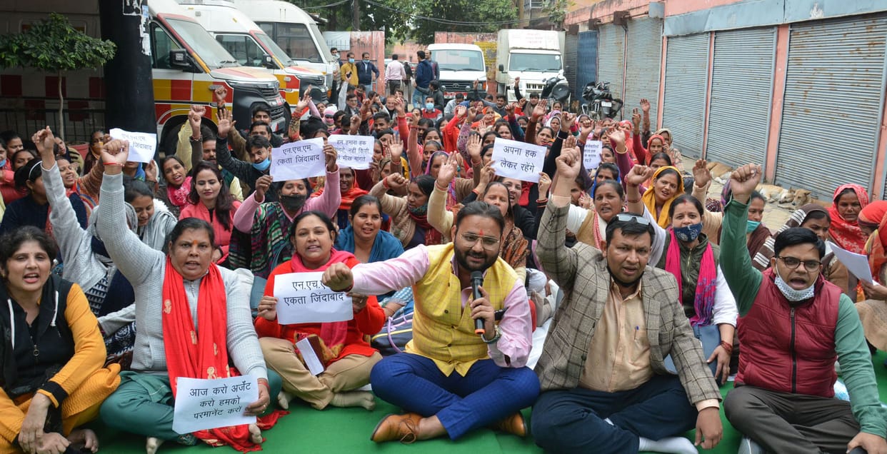 Health contract workers sitting on dharna, vaccination affected