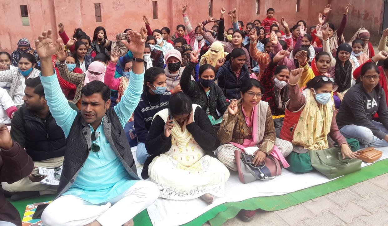 Contract health workers continue to picket, services disrupted