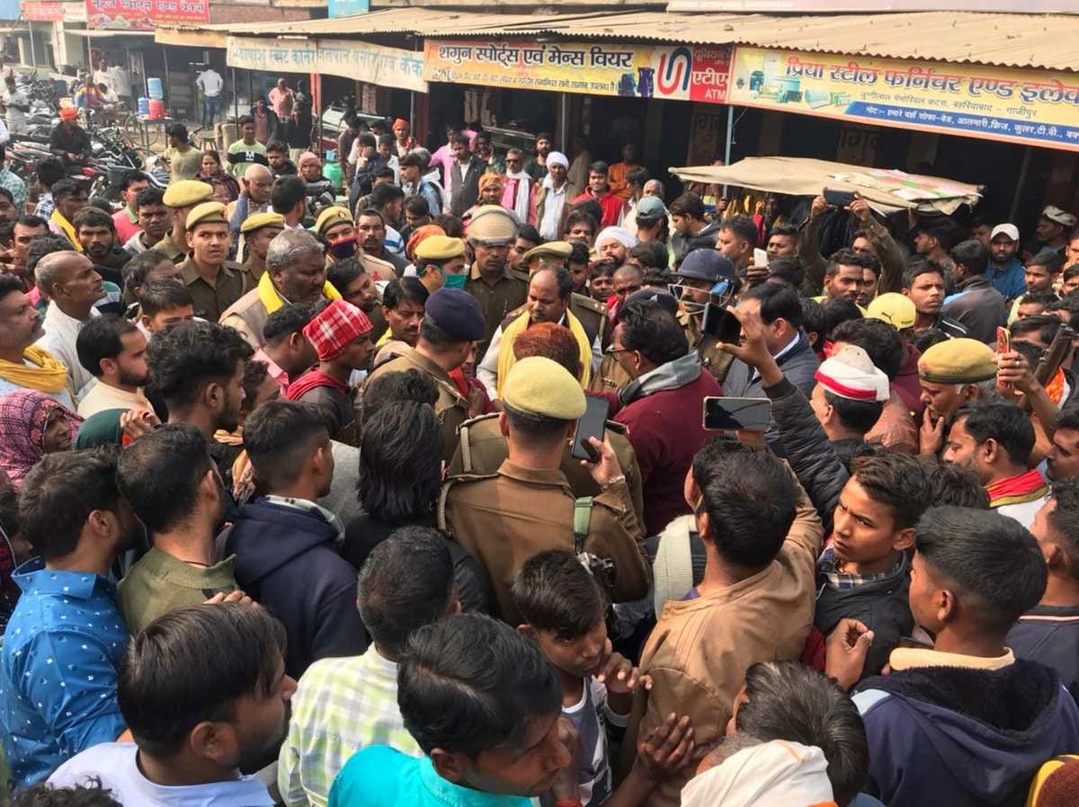 LKG student died in accident driver crushed escaped with vehicle in ghazipur