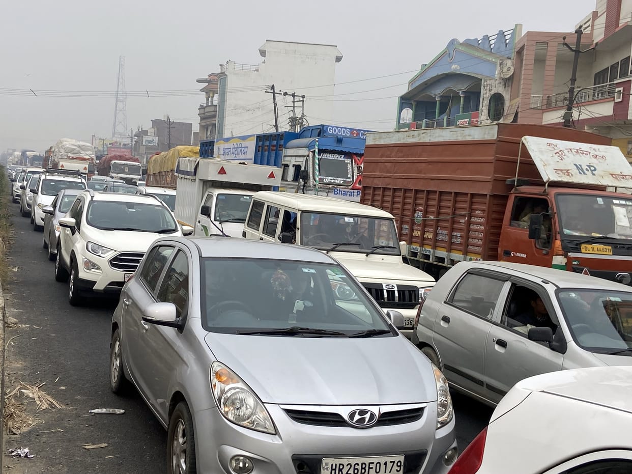 After the accident, there was a jam on the highway, the vehicle would run for 4 hours