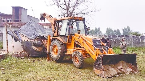 BDA demolished the illegal colony being settled in ten bighas