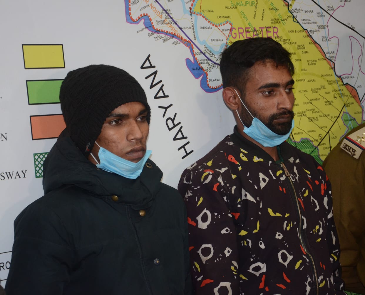 Two miscreants arrested for stealing by breaking glass of car