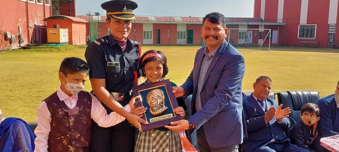 Martyr Deepak Nainwal's daughter said that she will also become a doctor in the army