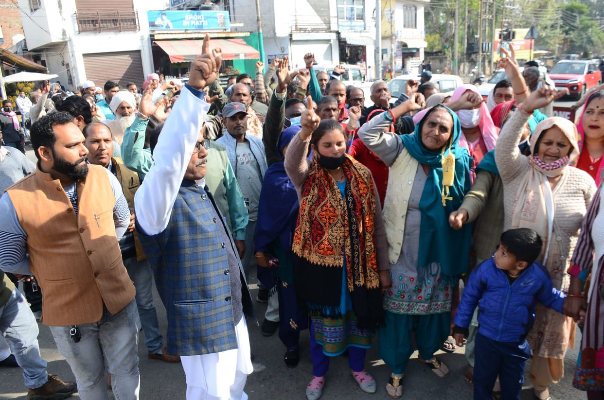Protested against taking back land from farmers by jamming the college road