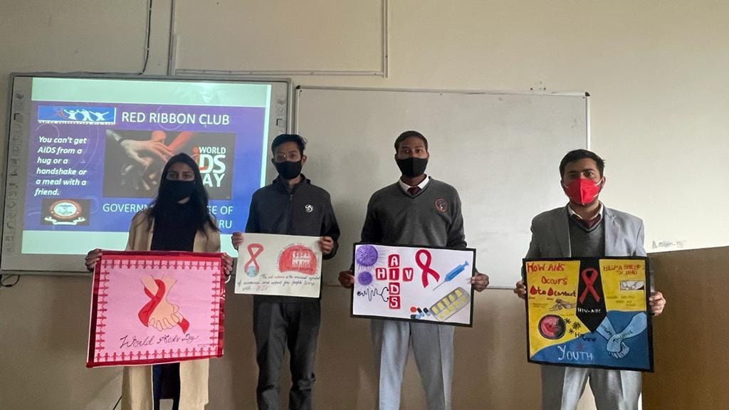 pharmacy college student aware people to save vrom aids